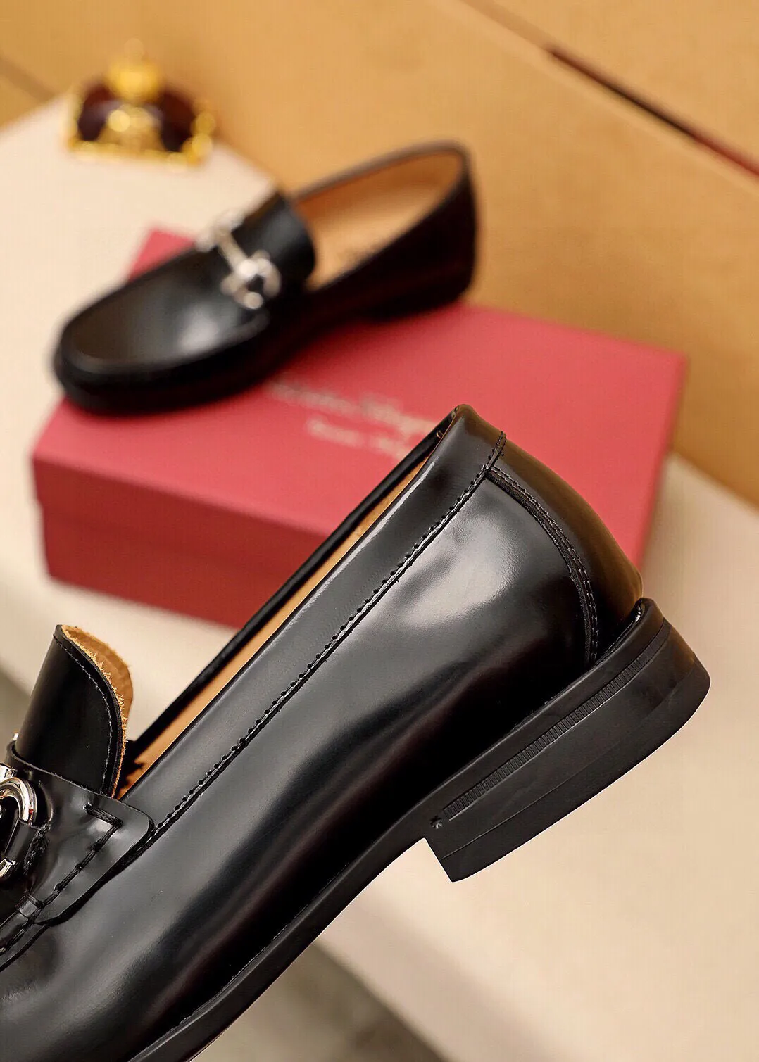 Men's shoes 💰480 💐 Product trademark: Ferragamo "Ferragamo" casual leather shoes Regular size: 38-44 (45🉑️customized) Product materials: Selected imported first-layer open-edge beaded cowhide leather upper + luxury hardware buckle, imported water-dyed cowhide leather lining. Strong three-dimensional visual effect, original outsole color: 3⃣️seed leather materials available